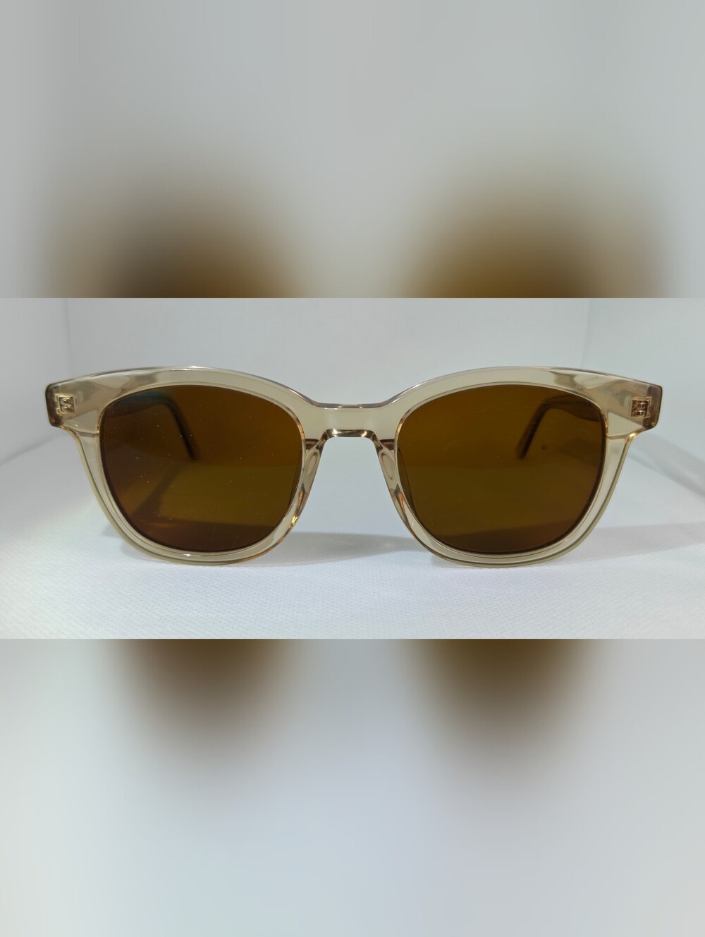 RFLKT. Lighthouse. Classic Transparent Beige. Rounded Square as Eyewear.